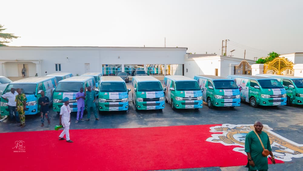 From Royal Blessings To The Presentation Of Campaign Buses: Omoluabi Movement’s Visit To The Ooni And The Donation Of 27 Buses To Senator Adeola